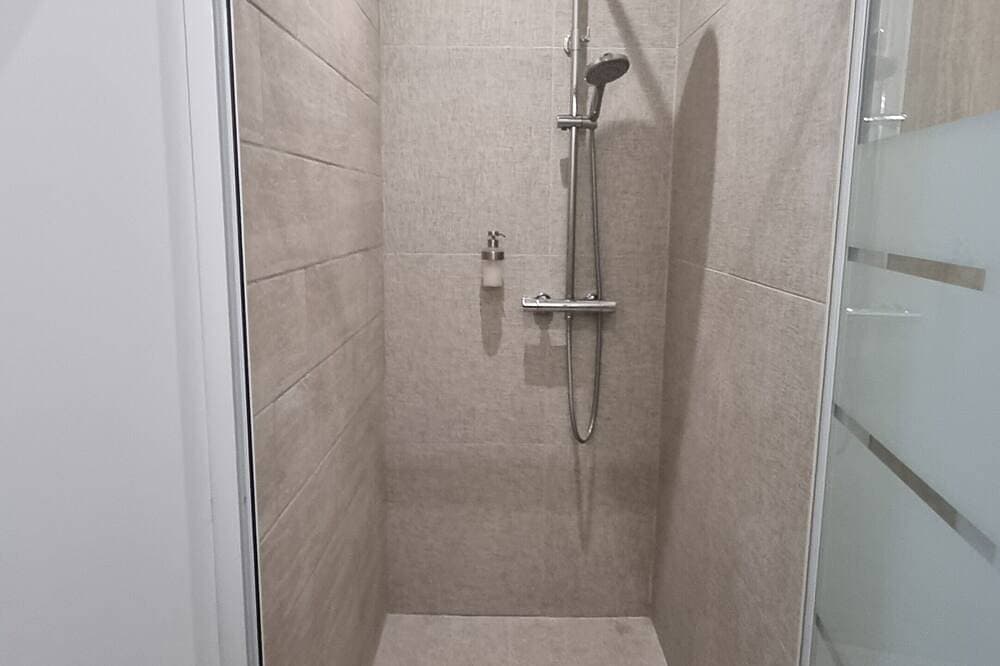 Foto 6 von 30: Vacation rental for 8 to 13 people with a heated indoor pool