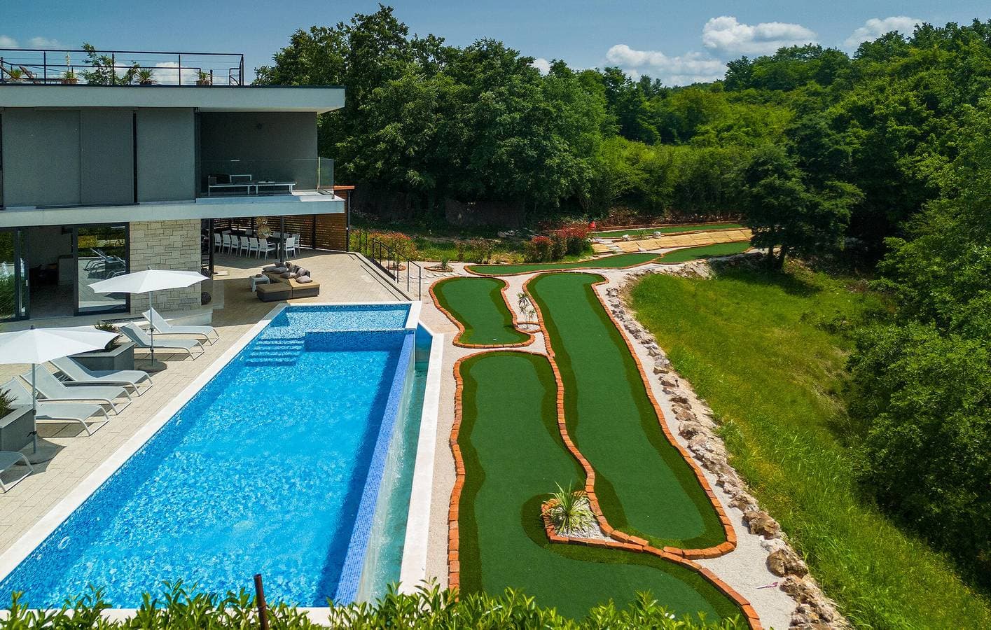 Foto 2 von 69: Gemütliche 37 m² große Ferienwohnung mit Pool, WLAN und Parkplatz in der Nähe von Pčele.doo