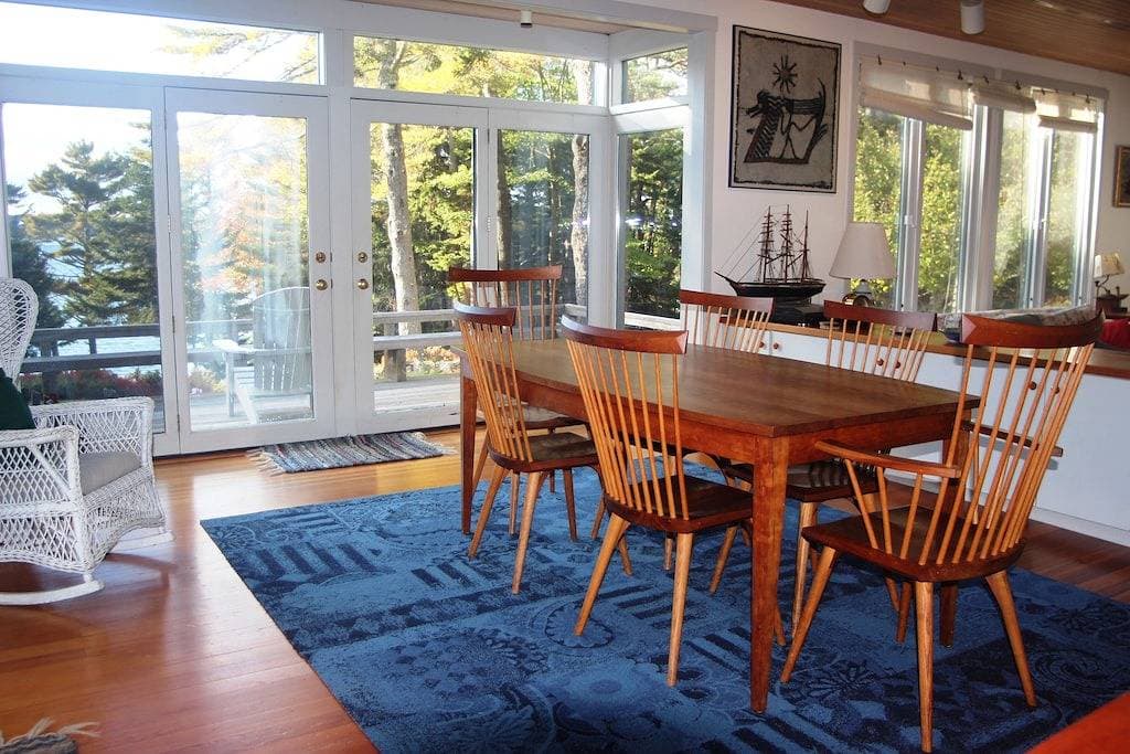 Foto 3 von 29: Waterfront Sommer Home mit Sea Breezes, Sonnenuntergänge, und Schwimmen von den Felsen