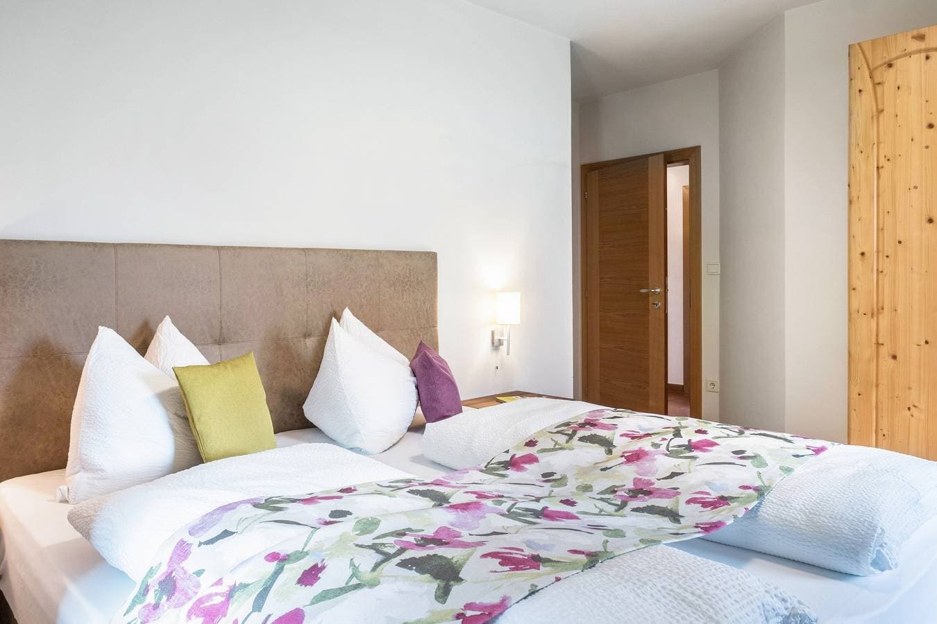 Foto 12 von 41: Ferienwohnung "Schlosshof Rotkäppchen" mit Bergblick, Privatem Garten und WLAN