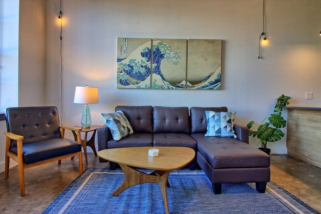 Foto 9 von 23: Chic Ultramodern Loft Suite w/ Designer Features