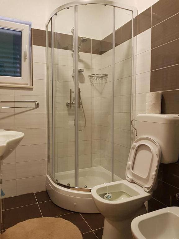 Foto 2 von 11: Double Room with Private Bathroom