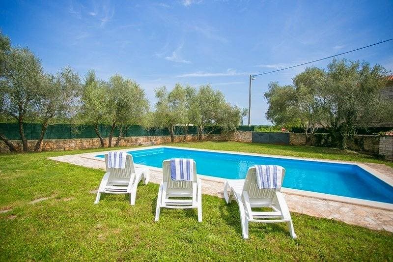 Foto 6 von 26: Abortolami mit Pool und Garten