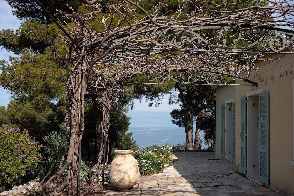 Foto 12 von 30: Herrlicher Meerblick St.Florent  2 einzelne Häuser mit vielen Terrassen und Pool