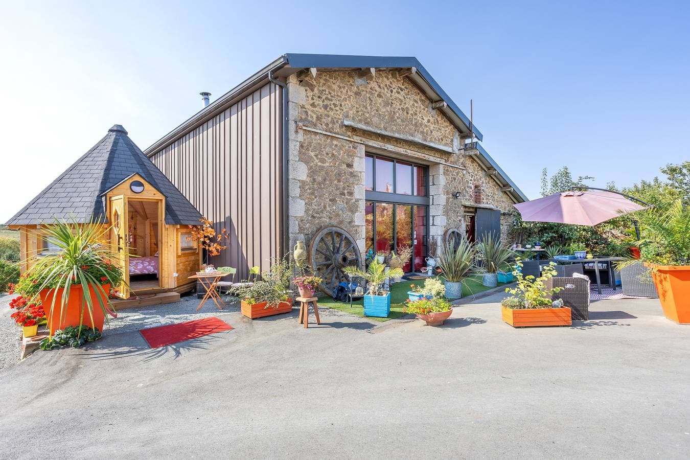 Foto 2 von 47: Bed & Breakfast 'Les Philous Gourmands - La Rochelle' mit privatem Garten und WLAN