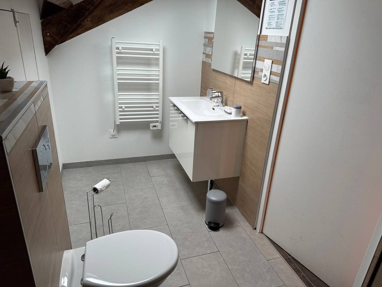 Foto 11 von 23: Gästezimmer „Lyon Mon Amour – St-Bonaventure“ mit WLAN und Klimaanlage