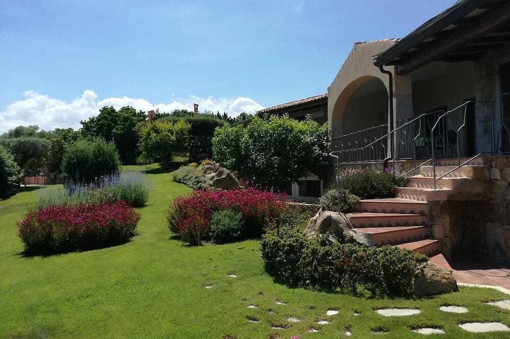 Foto 9 von 30: Schöne Meerblickvilla mit großem und gepflegtem Garten