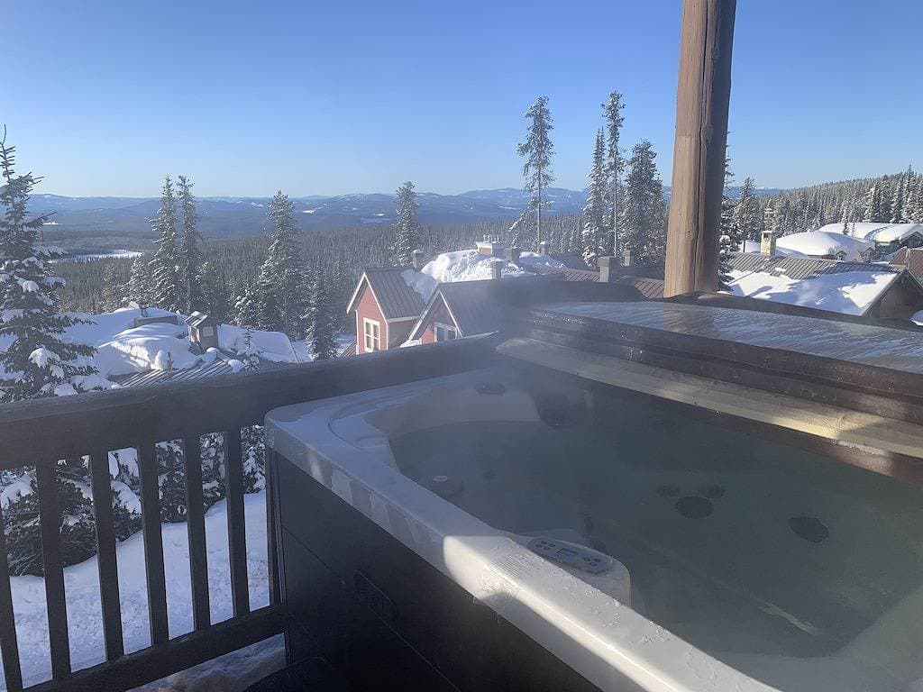 Foto 11 von 26: Modern, Rustic & Spacious Chalet, Views, Hot Tub