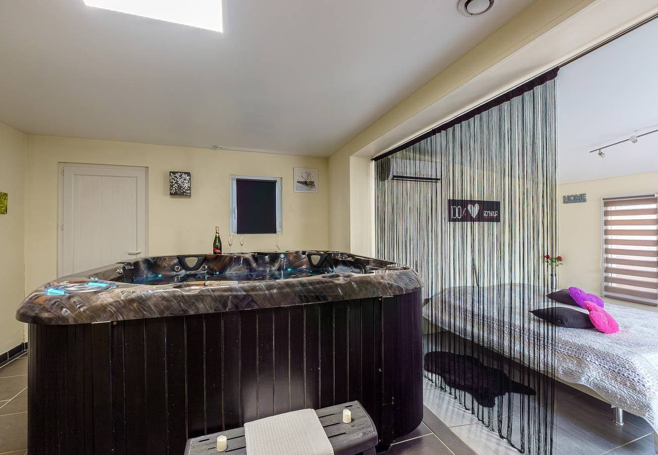 Foto 9 von 22: Gîte 'Gîte avec spa privatif et piscine'