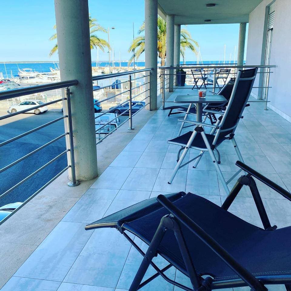 Foto 10 von 83: Two-Bedroom Apartment with Sea View