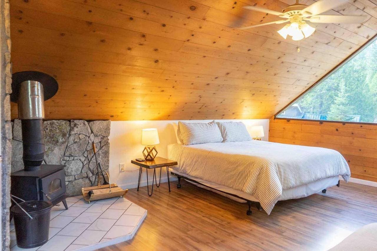 Hawks Nest- Perfect Getaway in Shaver Lake 1