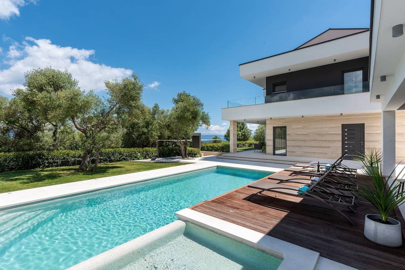 Foto 3 von 47: Luxurious Villa Laurea