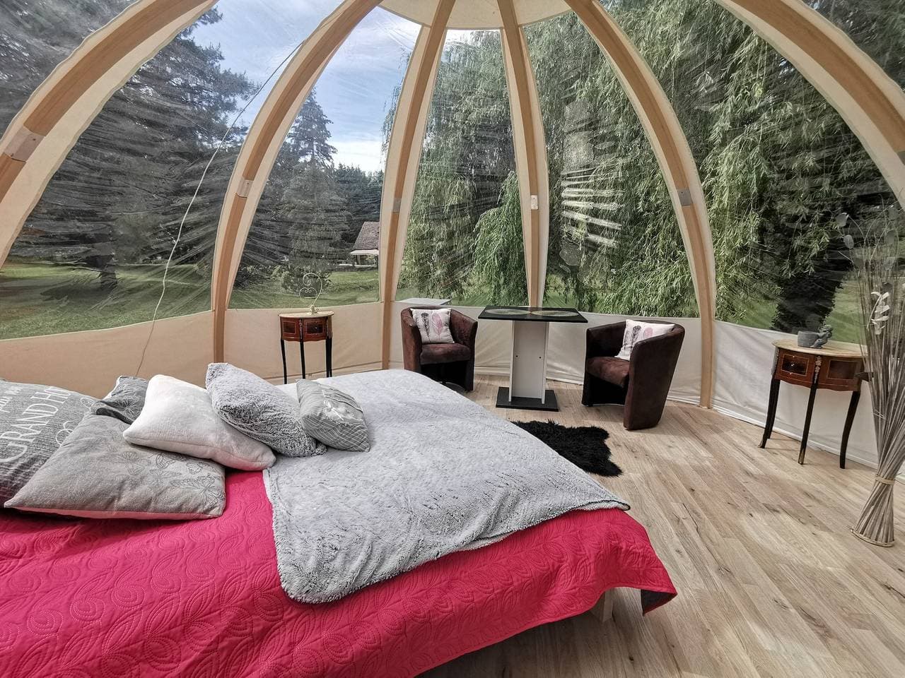 Foto 9 von 31: Gästezimmer „Bulle des Châteaux“ mit WLAN und Pool