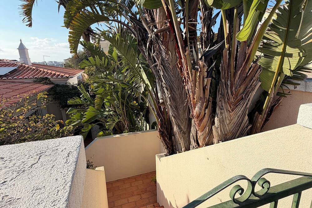 Foto 4 von 10: Luxury Villa overlooking beach-Private Pool, traditional village location