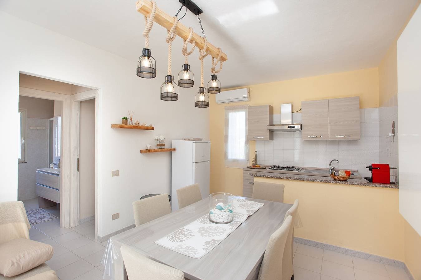 Foto 2 von 25: Familienfreundliche Ferienwohnung 'Brezza Marina' mit Garten, Klimaanlage und privater Terrasse