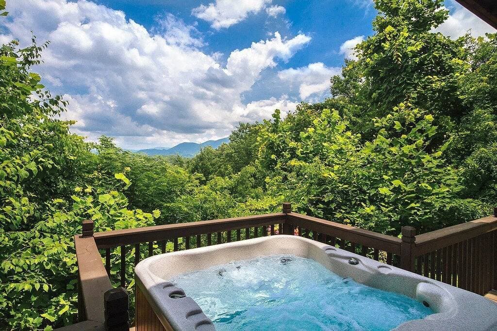 Foto 10 von 21: Eine romantische abgeschiedene Hütte mit Blick auf die Berge, Whirlpool und Holz Kamin!
