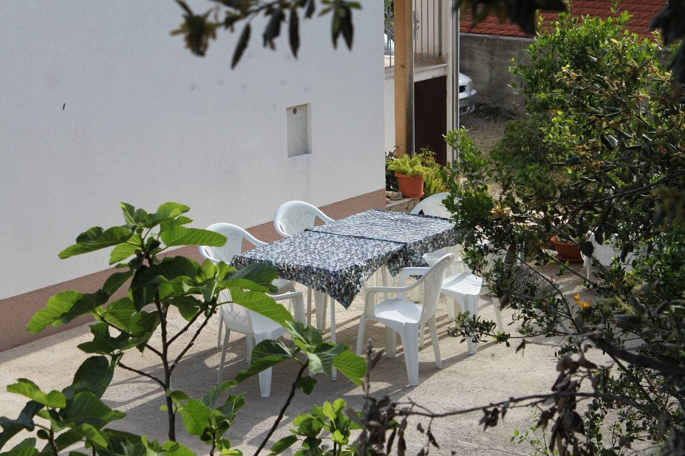 Foto 9 von 36: 2-Zimmer-Ferienwohnung am Strand Bucht Pokrivenik, Hvar -a