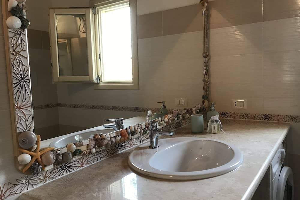 Foto 13 von 30: Residenz Limpiddu mit Pool und Terrasse mit Meerblick ***** Neuwertig, komfort