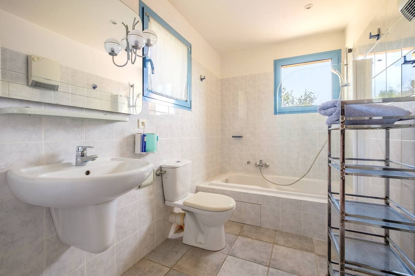 Foto 7 von 21: Villa „Numéro 2“ – Ruhige Lage, privater Pool & Highspeed-WLAN