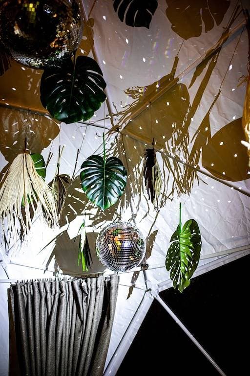 Foto 11 von 50: ✨🥂 Glamping Dome with Full Bath, Kitchen, Fire Pit, & Grill