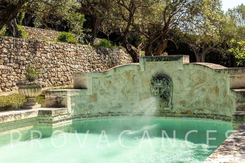 Foto 8 von 58: Wunderschöne authentische Villa mit Olivenhain und Pool in der Provence