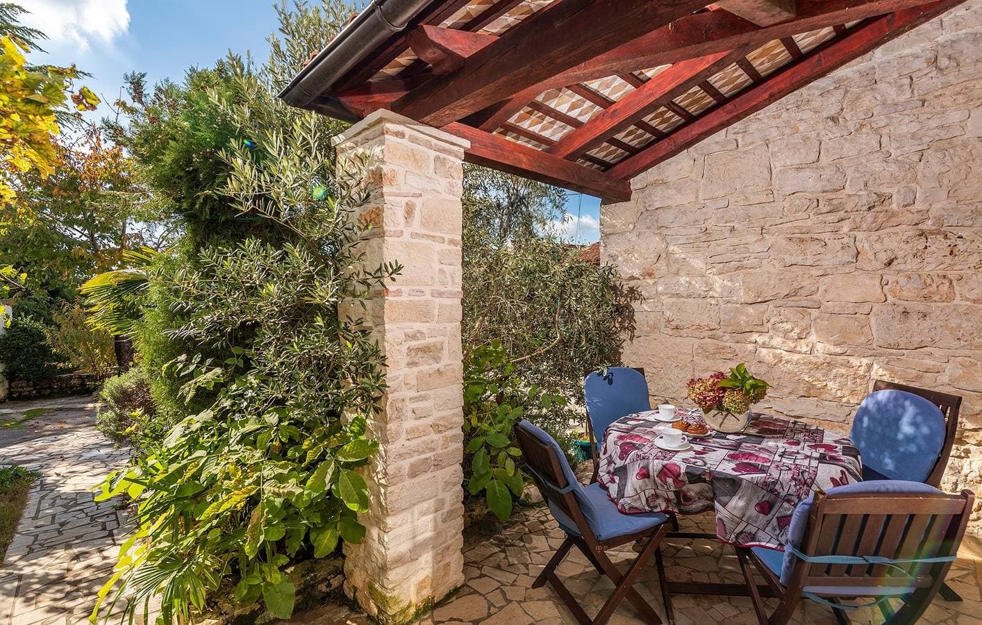 Foto 4 von 31: Ferienwohnung Peresiji Aua mit Pool