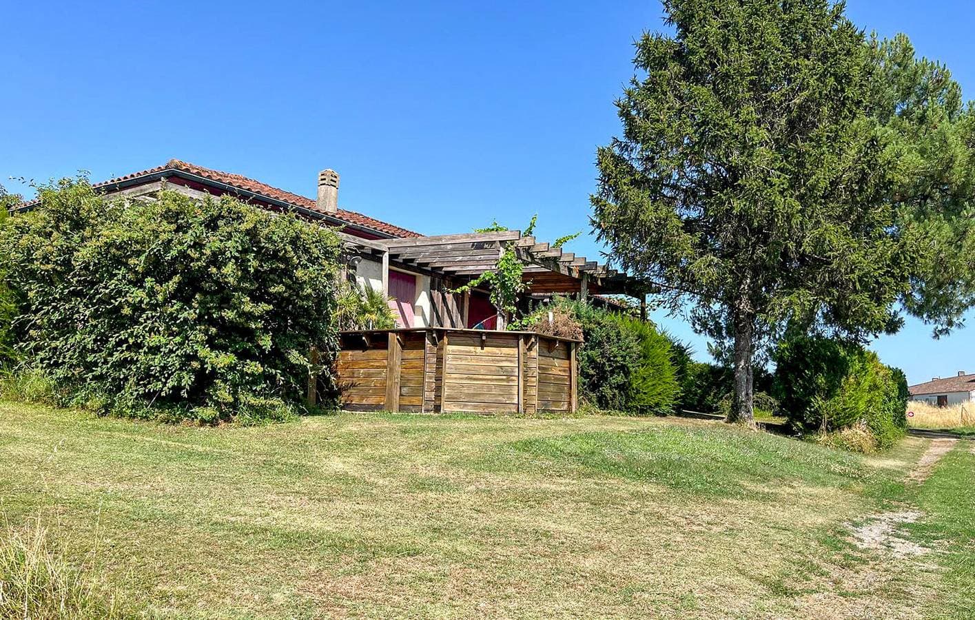 Gemütliche Wohnung in Lansac mit Pool und Parkplatz 1