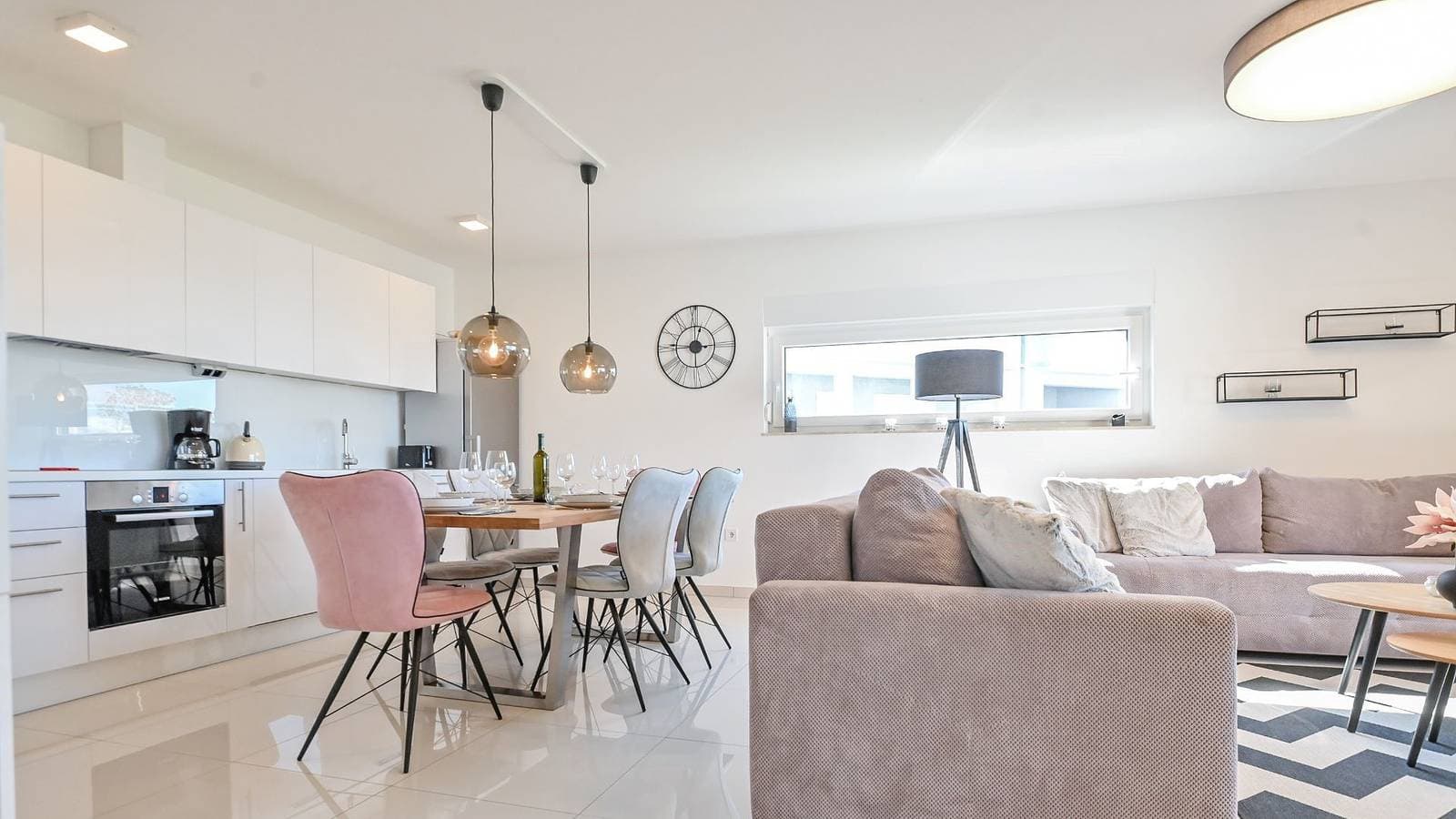 Foto 4 von 28: Modern Adora Apartment with beautiful sea view