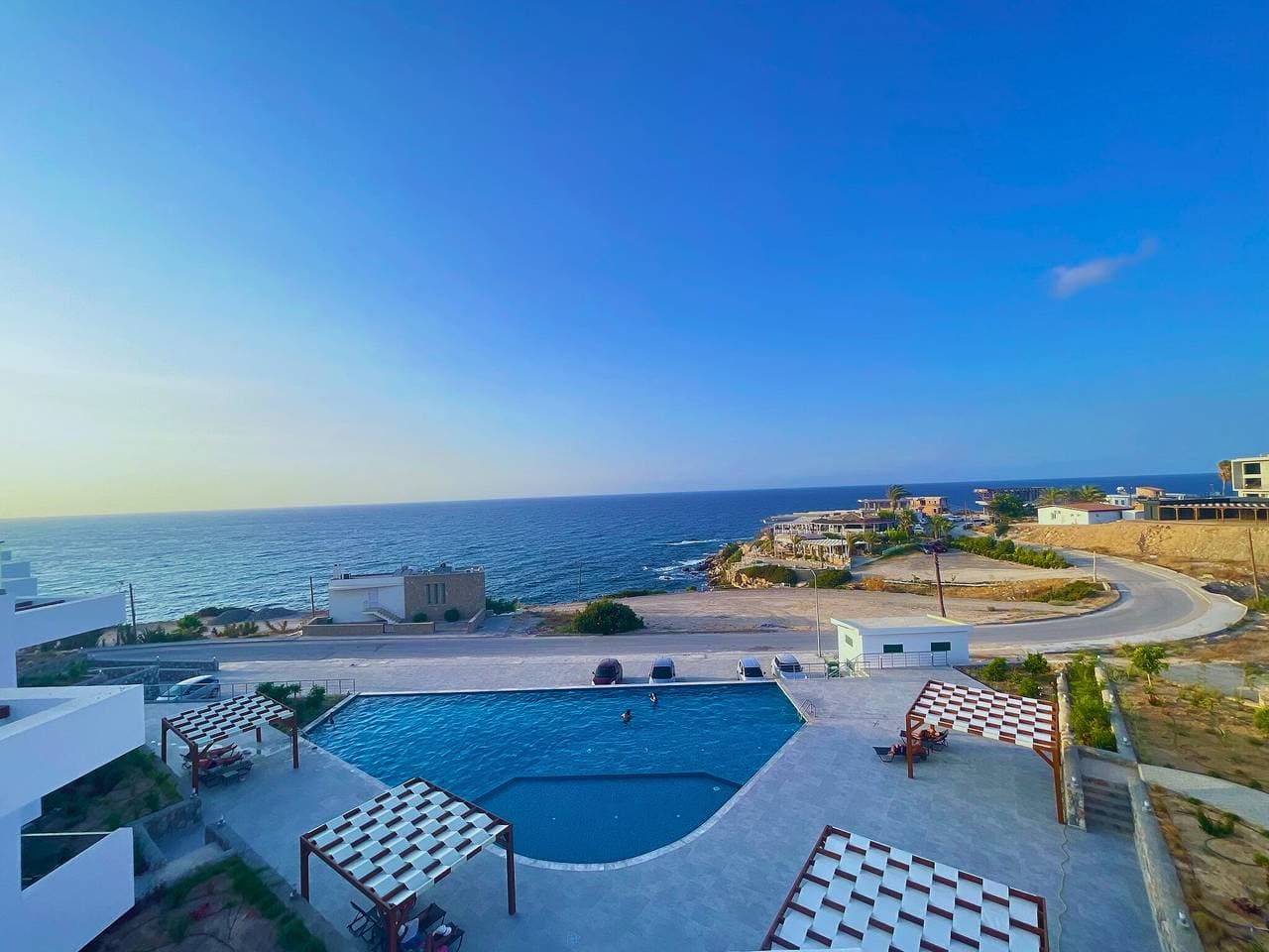 Foto 8 von 25: "Azure Pearl" Wachen Sie am Meer auf · Gartenrefugium am Meer mit Pool