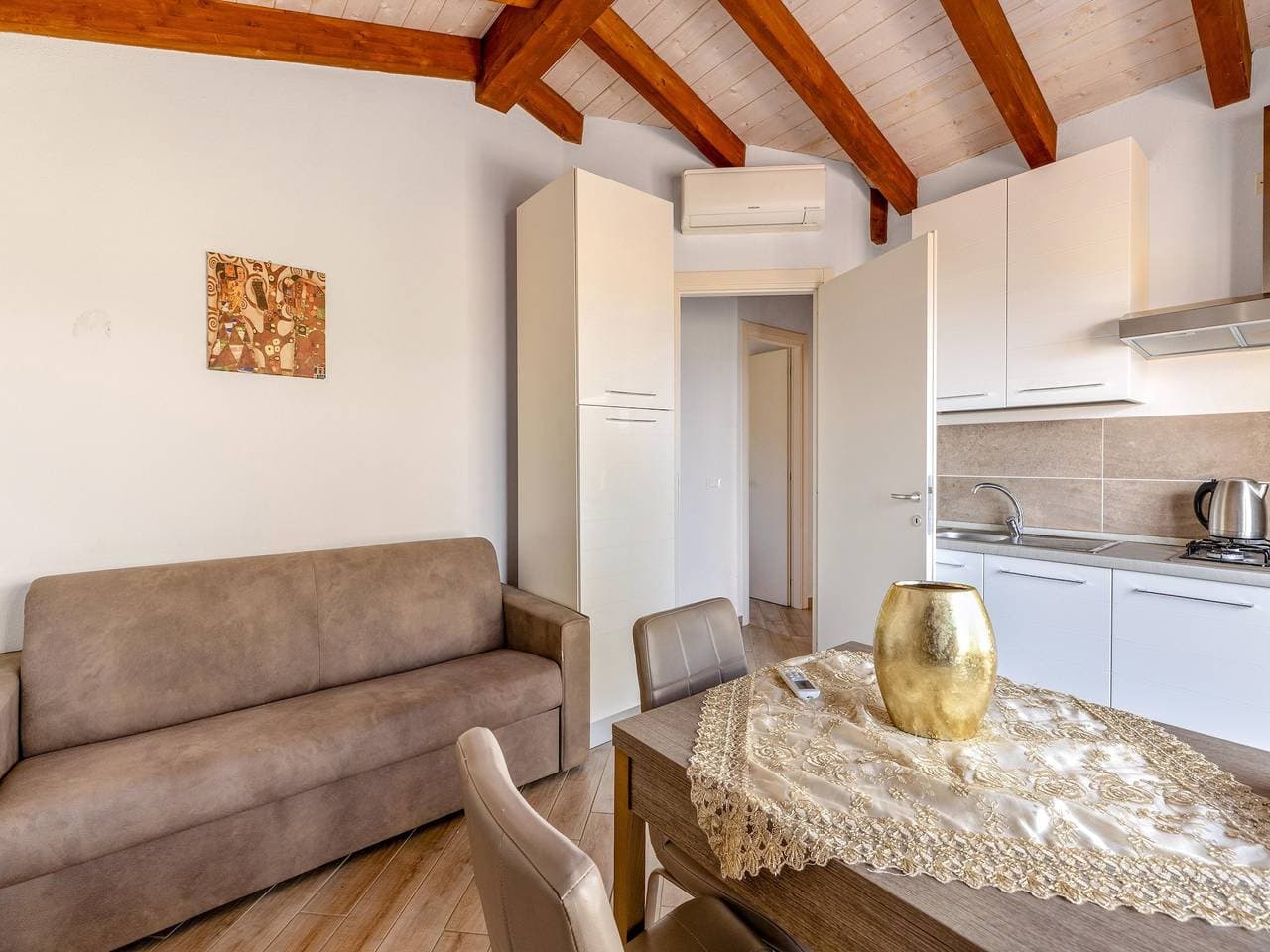 Foto 11 von 37: Klimatisiertes Penthouse mit Terrasse und Parkplatz