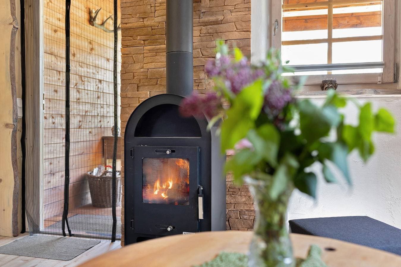 Foto 7 von 30: Ferienhaus 'Blockhütte' mit privater Terrasse und privatem Garten