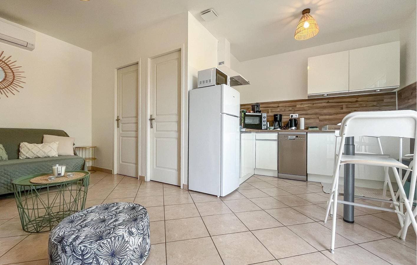 Foto 10 von 24: Gemütliche Wohnung mit WiFi, TV, AC & Parkplatz, 1000m nach Saint-Martin-de-Crau