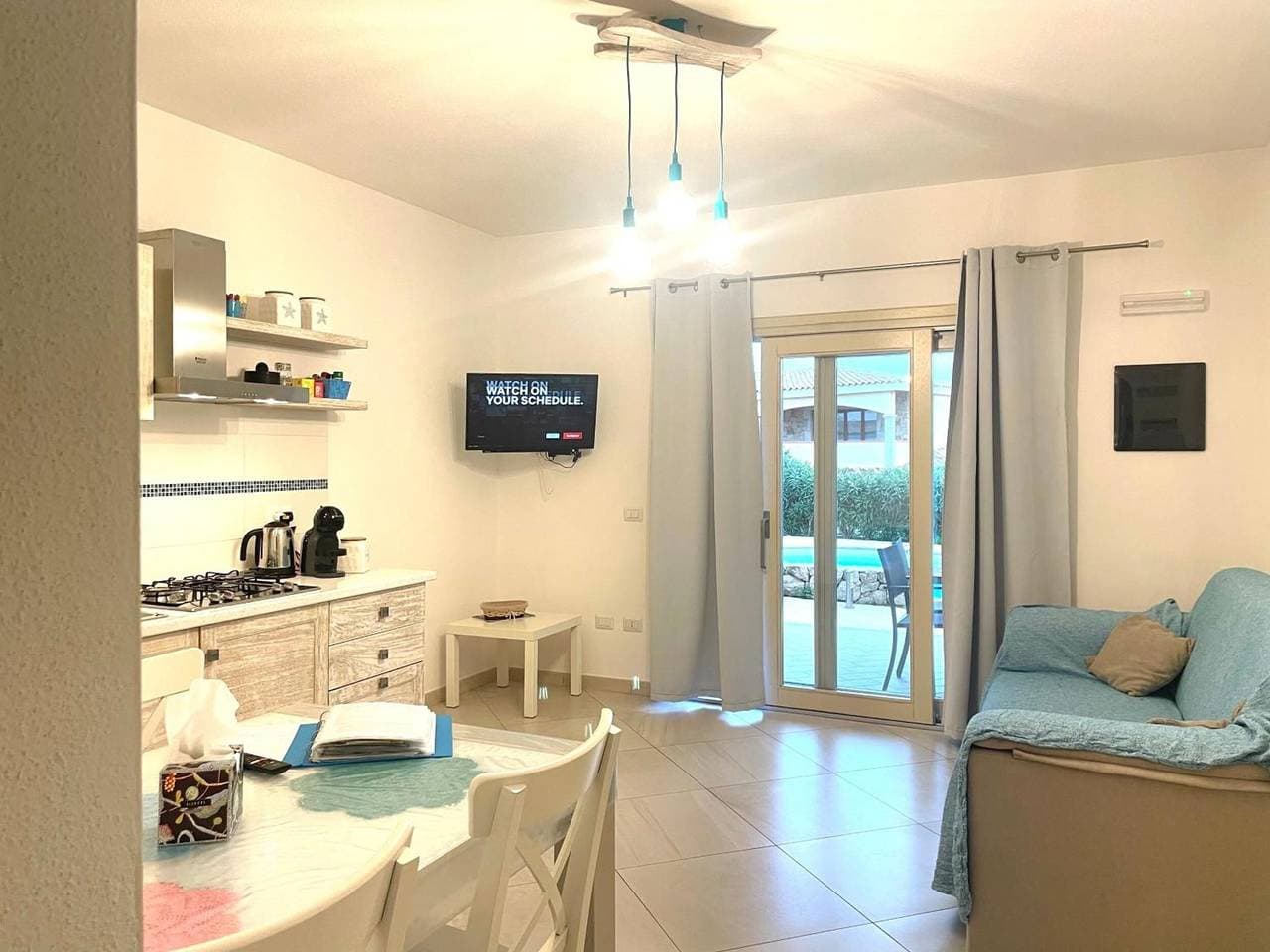 Foto 2 von 25: Apartment 'Mediterranean Sea Shell Pool House' – Modernes Apartment am Pool in Budoni