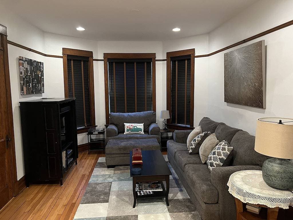 Foto 6 von 25: Stylish, Inviting 2-Br near Logan Square and Wrigley Field