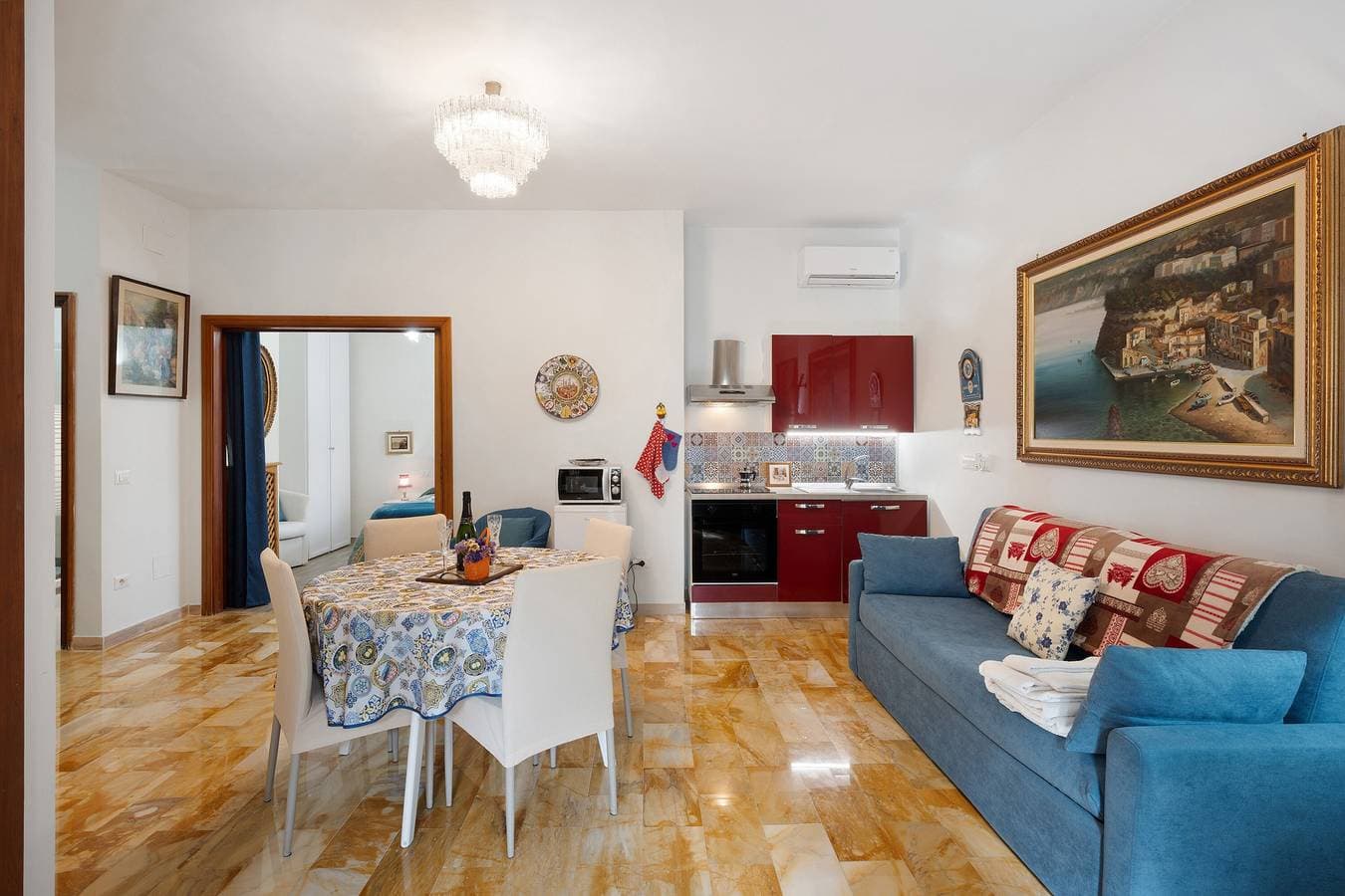 Foto 6 von 27: Ferienwohnung 'La Maison De Julie' mit Bergblick, Wi-Fi und Klimaanlage