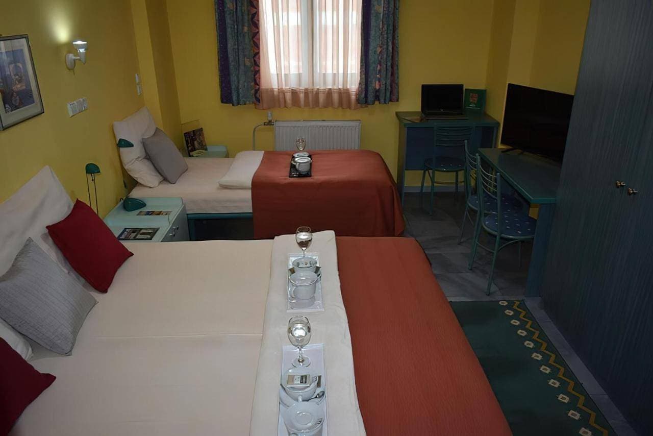 Foto 9 von 9: Triple Room with Private Bathroom