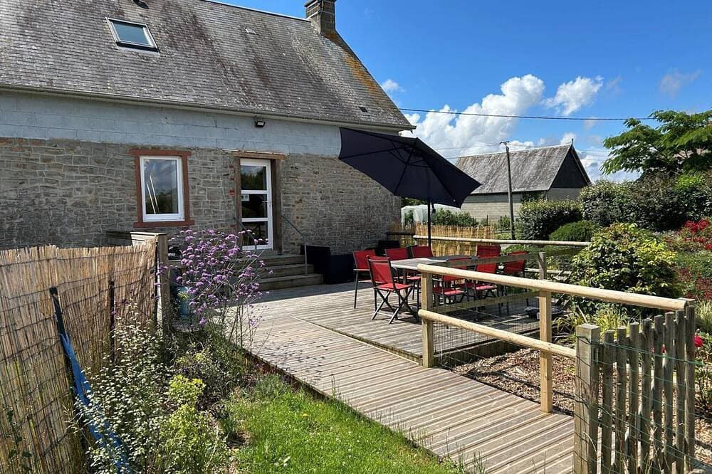 Haus mit geschlossenem Garten, Holzterrasse, familienfreundlich 1