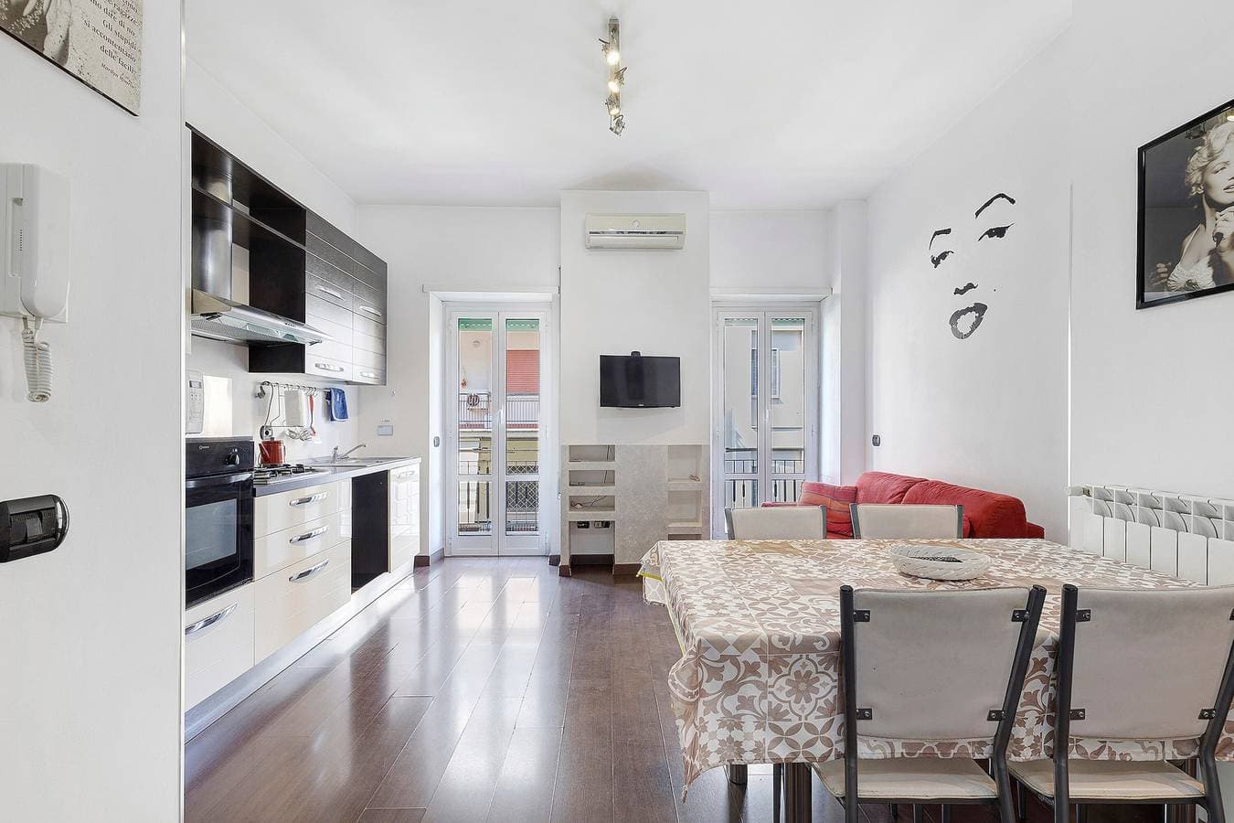 Foto 4 von 18: Apartment 'Pinetina Roma' mit Balkon, WLAN und Klimaanlage