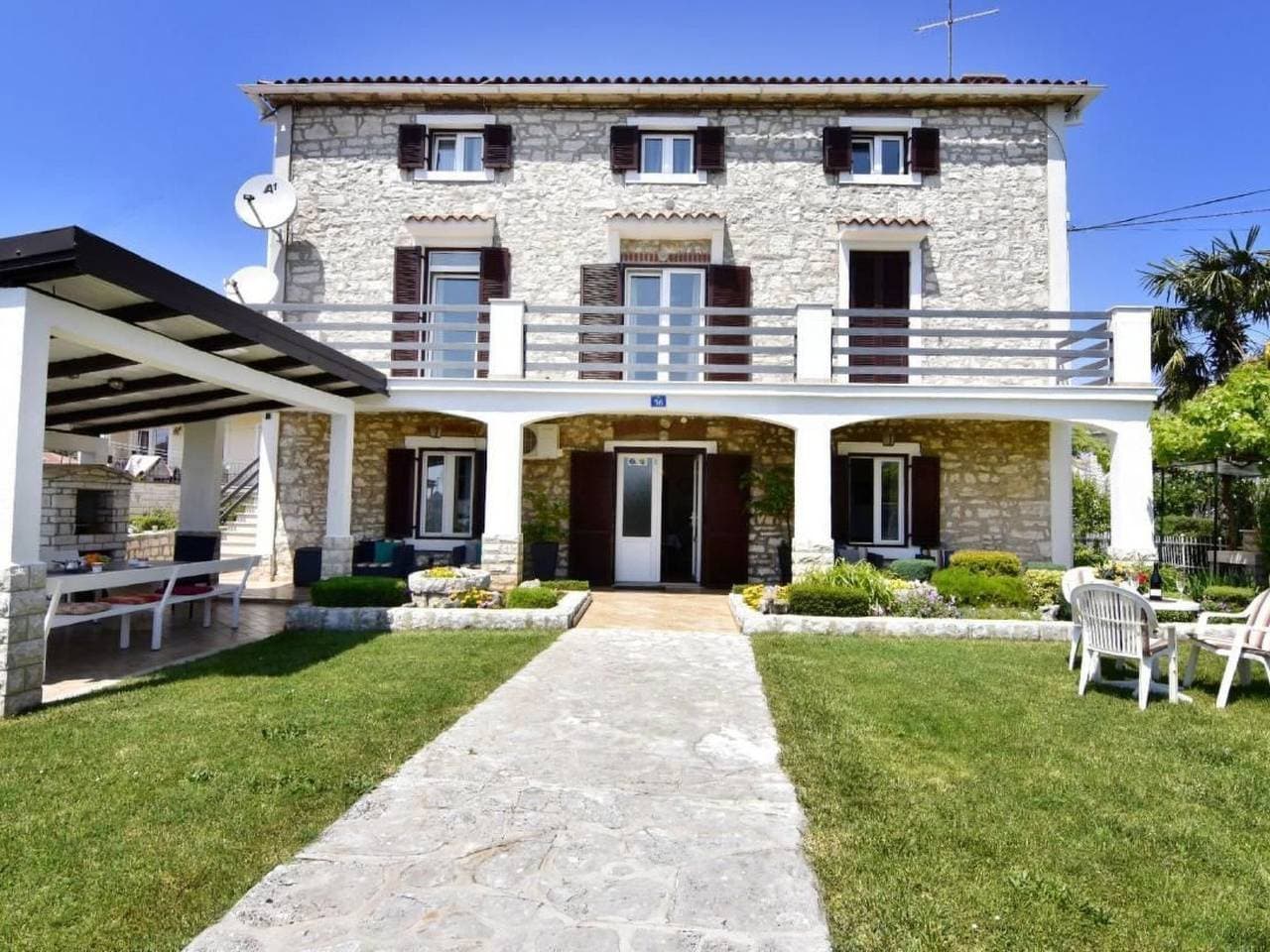 Große Wohnung in Umag mit Großem Garten und Meerblick 1