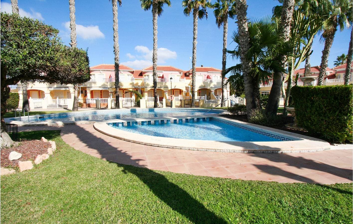 Foto 12 von 29: Rückzugsort am Strand mit Pool und Terrasse