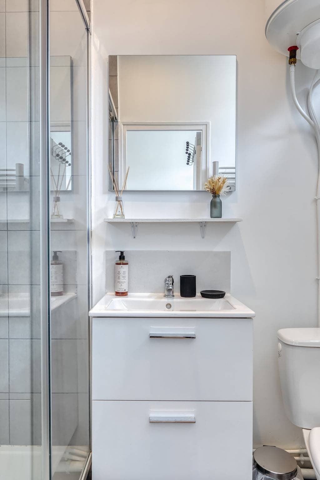 Foto 10 von 28: Bienvenue chez Brousse, studio rénové proche quais et préfecture