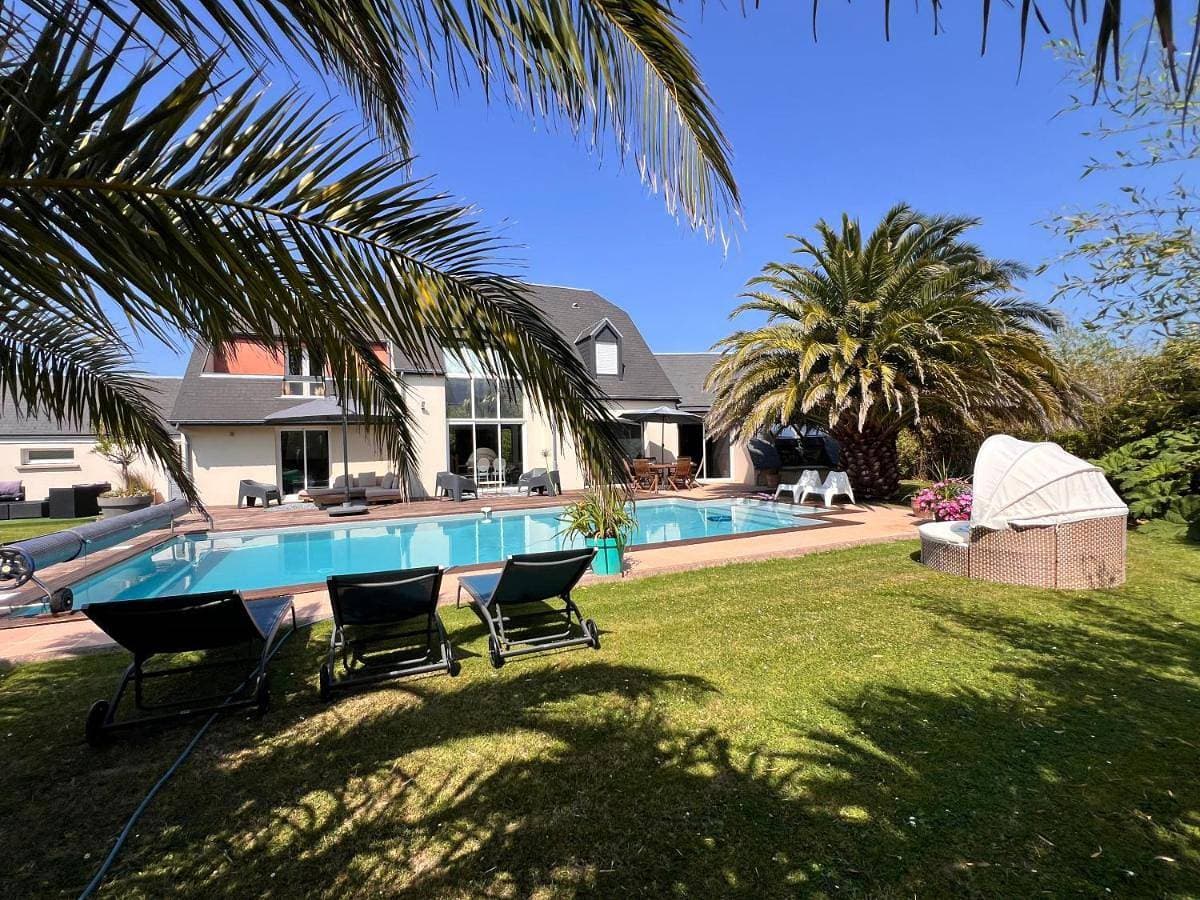 Belle villa bord de mer avec piscine 1