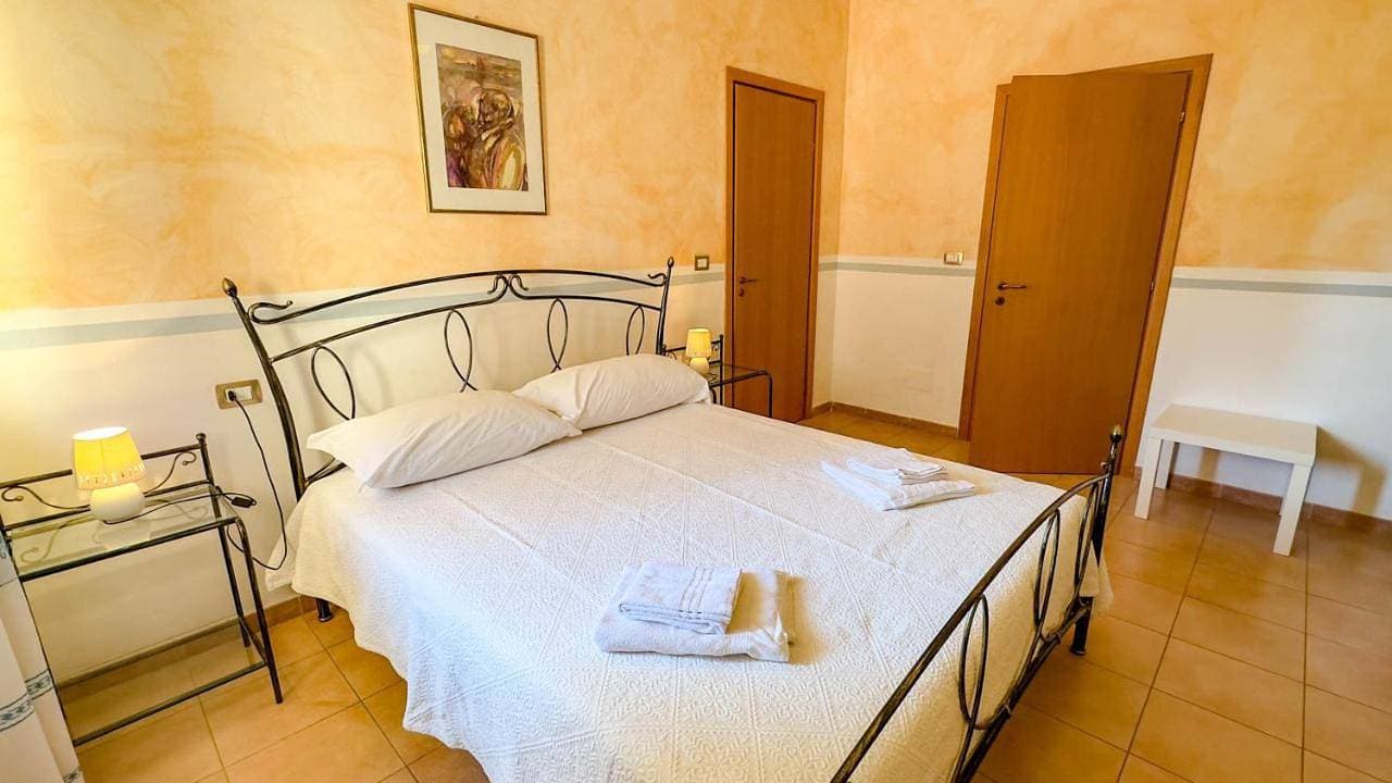 Foto 5 von 16: Double Room with Private Bathroom