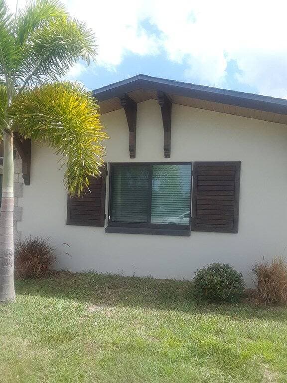 Foto 13 von 17: Clean affordable Vac. rental suite 2 miles to beach 3 priv, rms. Liv, Bed, Bath