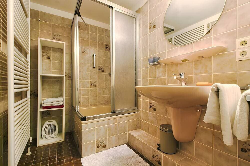 Foto 3 von 16: Doppelzimmer mit großer Küche - Laulisgraben Hideaway Tm