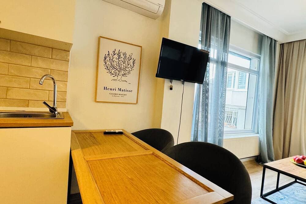 Foto 10 von 19: Bosphorus View Duplex in Central Istanbul  2Br  Sleeps 6