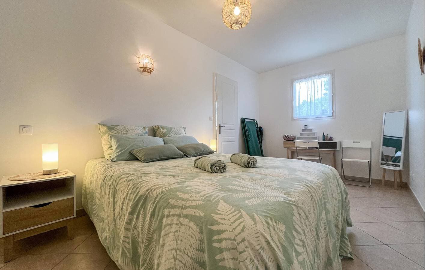 Foto 5 von 24: Gemütliche Wohnung mit WiFi, TV, AC & Parkplatz, 1000m nach Saint-Martin-de-Crau
