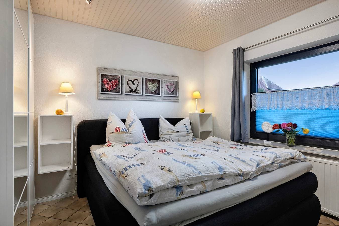 Foto 12 von 25: Ferienwohnung 'Haus Lith Deichblick' mit Meerblick, privater Terrasse und Wi-Fi