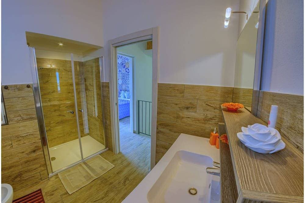 Foto 6 von 25: Selbständiges Ferienhaus mit privaten Pool und Seeblick, am Comer See in Colico.