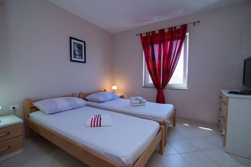 Foto 4 von 16: 2-Zimmer-Ferienwohnung mit Terrasse Punta kriza, Cres